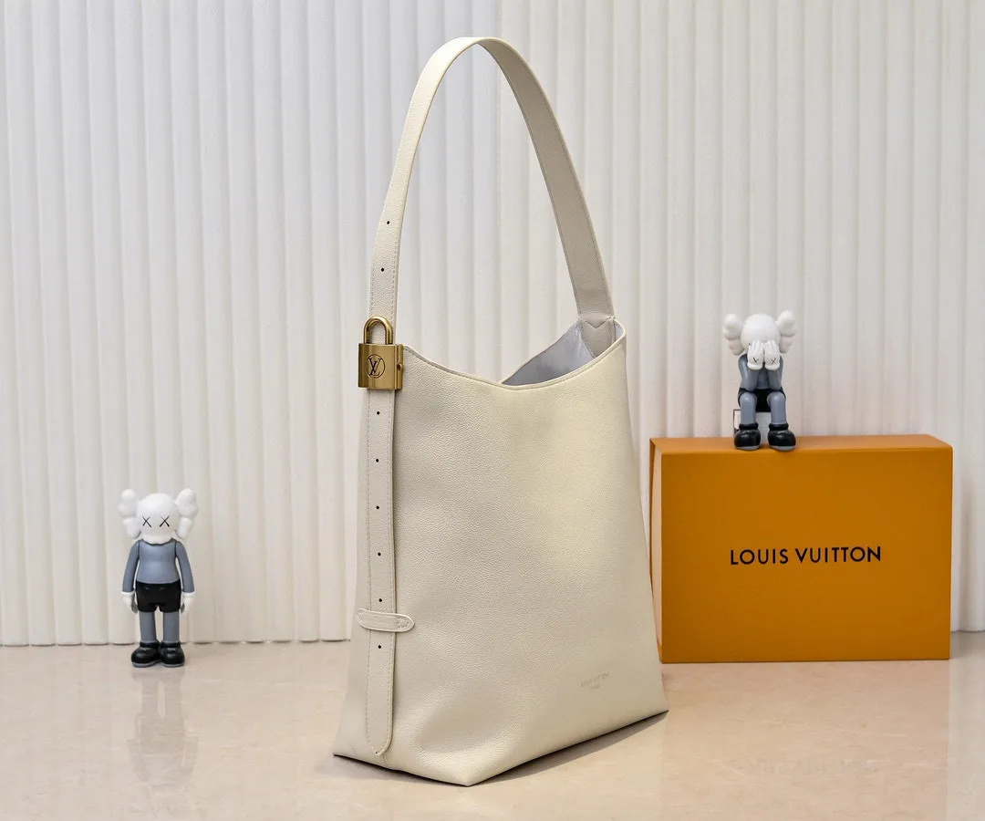 Louis Vuitton Low Key Hobo MM Beige / - Image 11