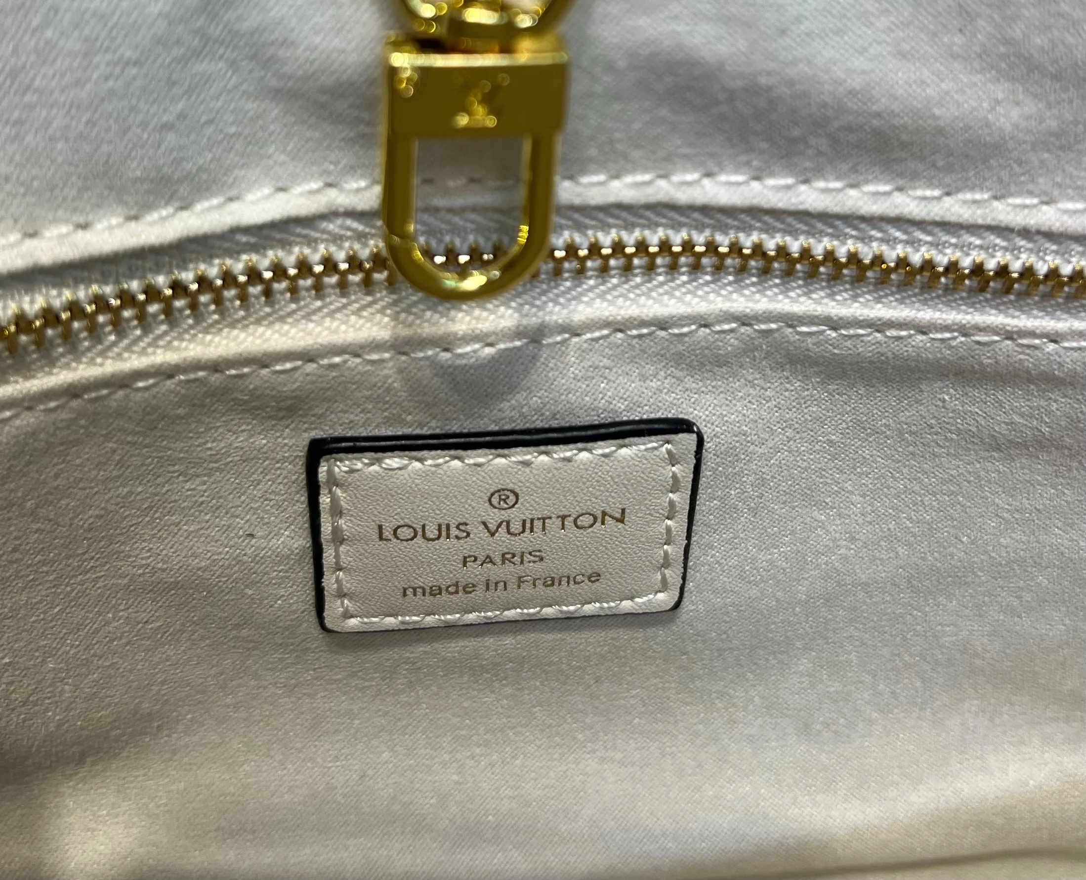 Louis Vuitton Onthego PM Tote Bag / Grey/Beige Gold Hardware - Image 5