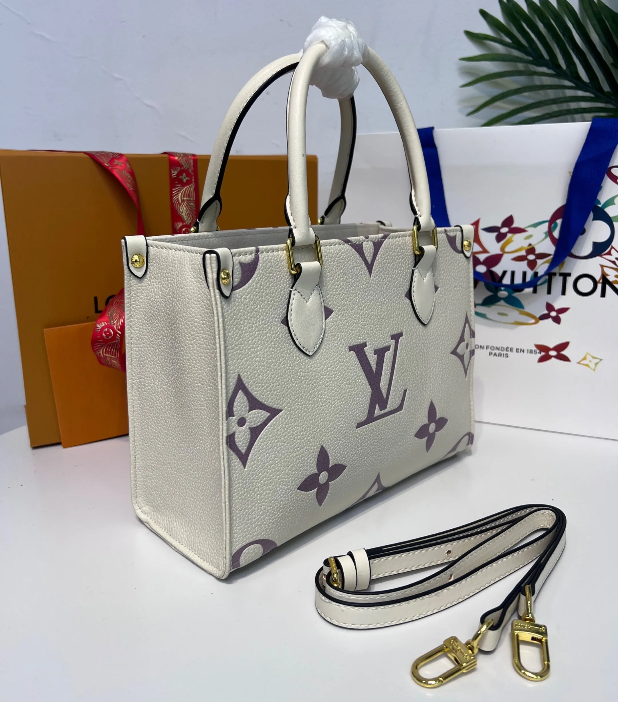 Louis Vuitton Onthego PM Tote Bag / Grey/Beige Gold Hardware - Image 6