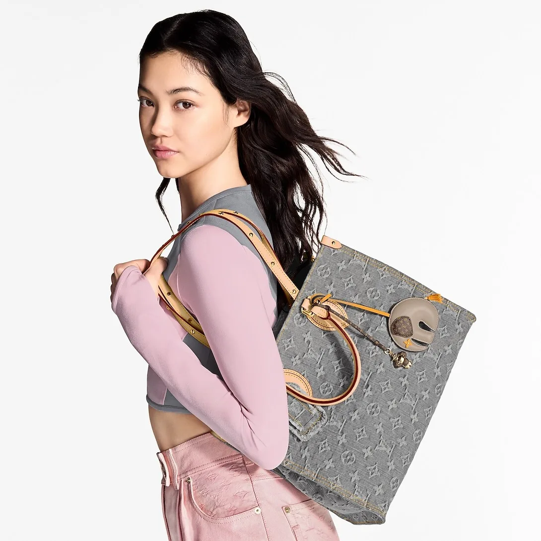 Alternative view of Louis Vuitton OnTheGo MM Tote Bag / Washed Gray Gold Hardware