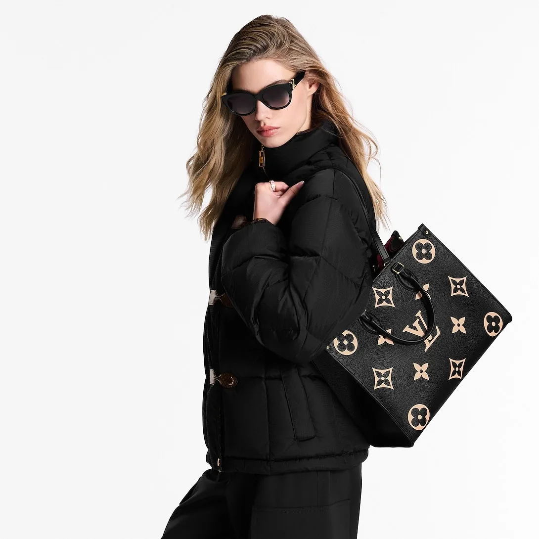 Alternative view of Louis Vuitton OnTheGo MM Tote Bag / Black/Beige Gold Hardware