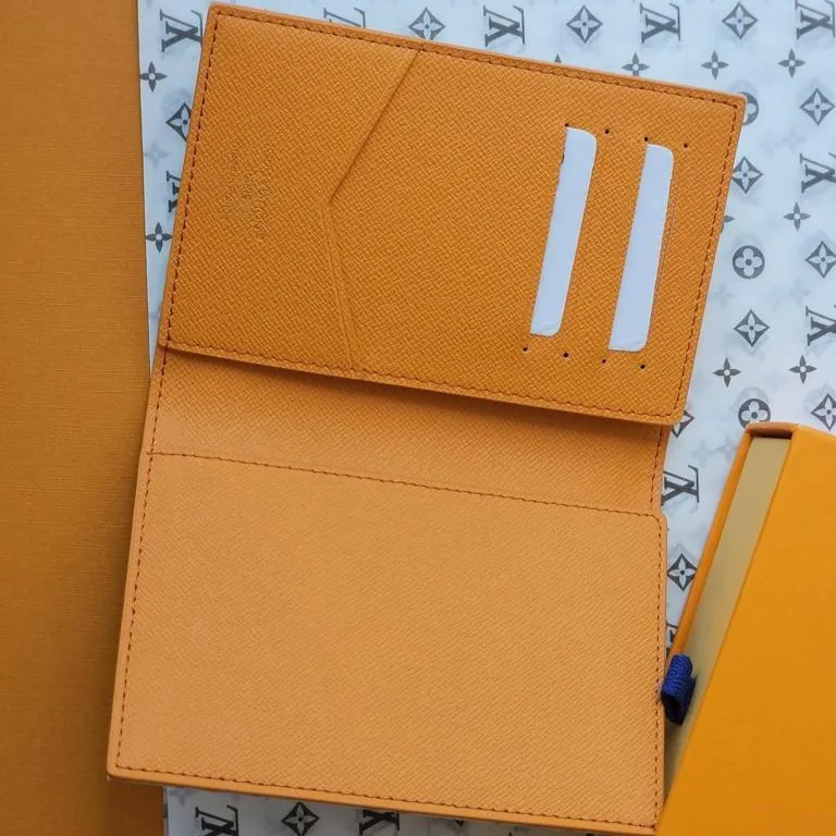 Louis Vuitton Passport Cover Monogram Dune / - Image 3