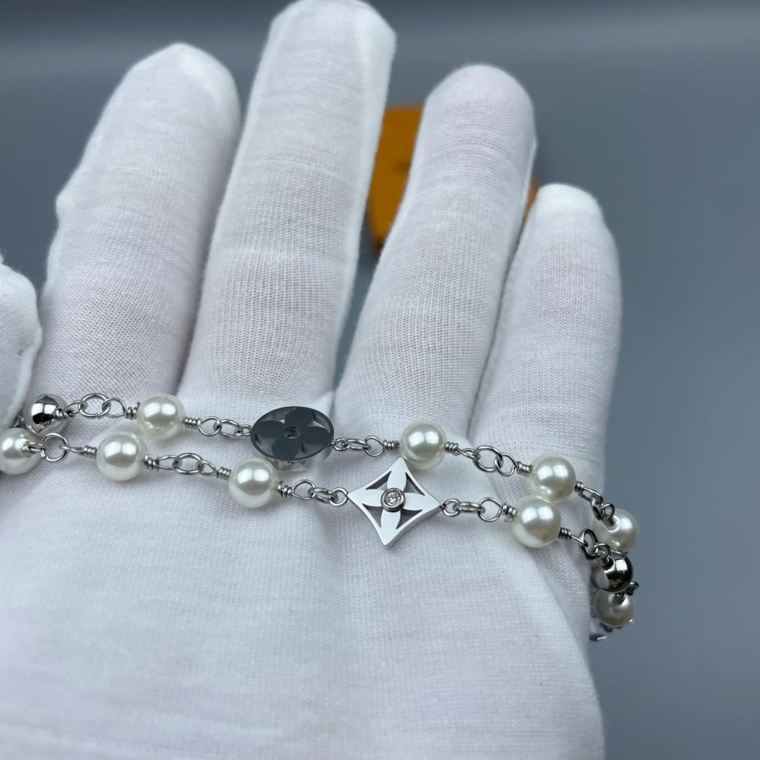 Alternative view of Louis Vuitton Pearls Necklace Silver /
