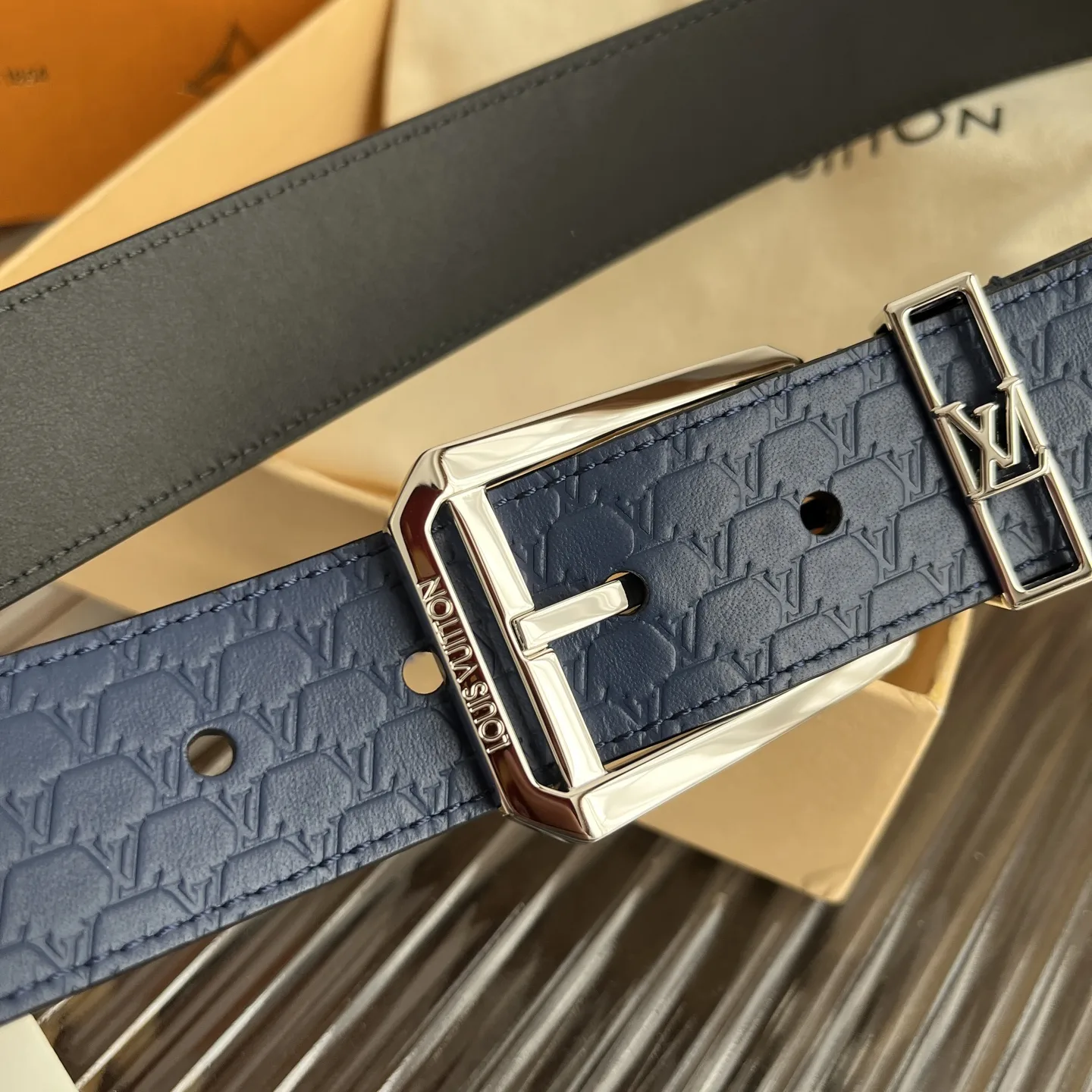 Louis Vuitton Reversible Blason Belt Navy Blue & Black - Image 5