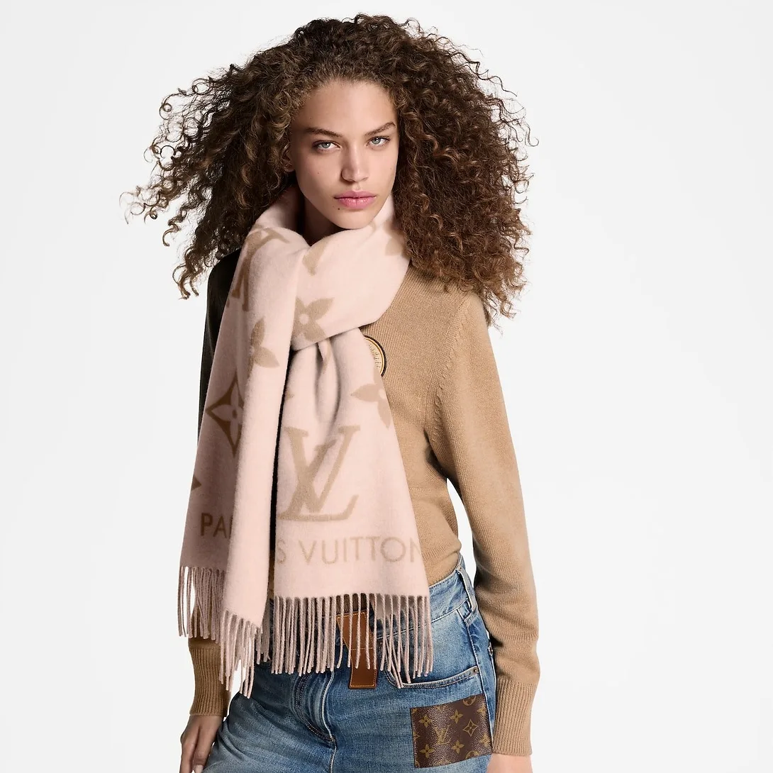 Louis Vuitton Reykjavik Scarf Beige Rose / - Image 3