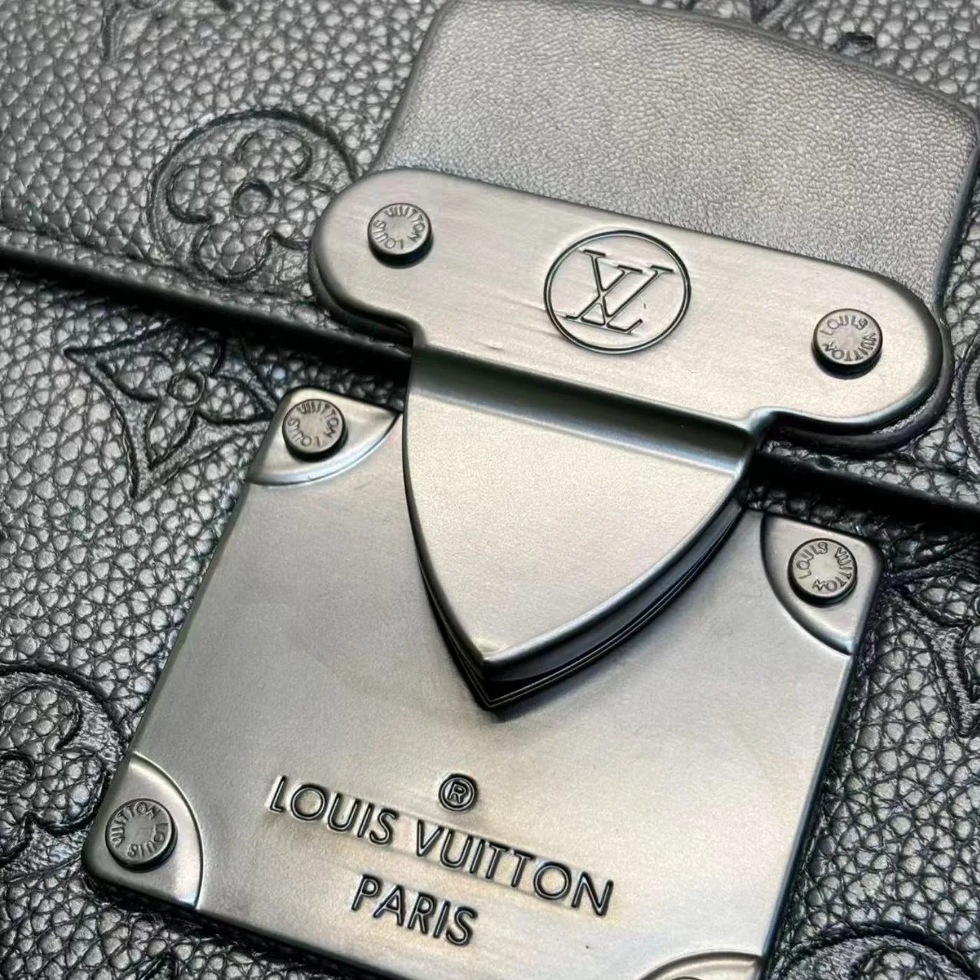Louis Vuitton S-Lock Briefcase Taurillon Monogram Black - Image 5