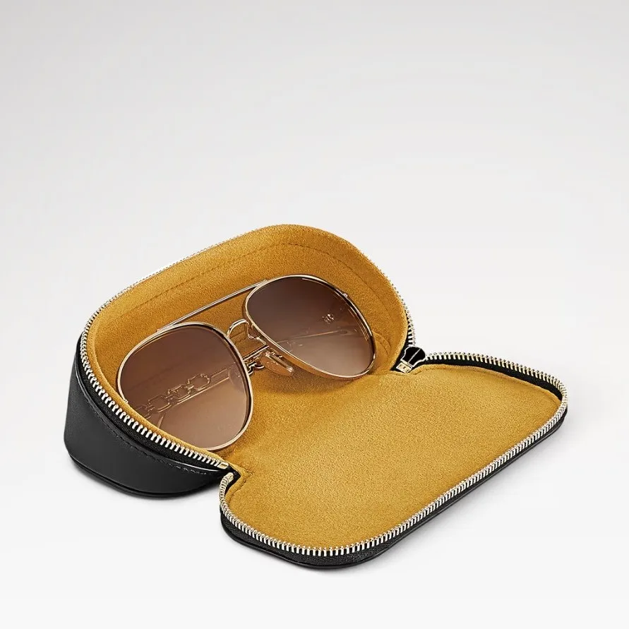 Louis Vuitton Sunglasses Pouch GM Monogram - Image 3