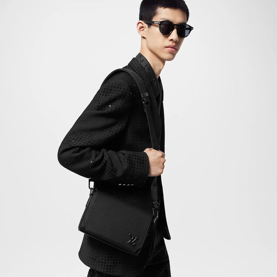 Louis Vuitton Takeoff Messenger PM Noir / - Image 3