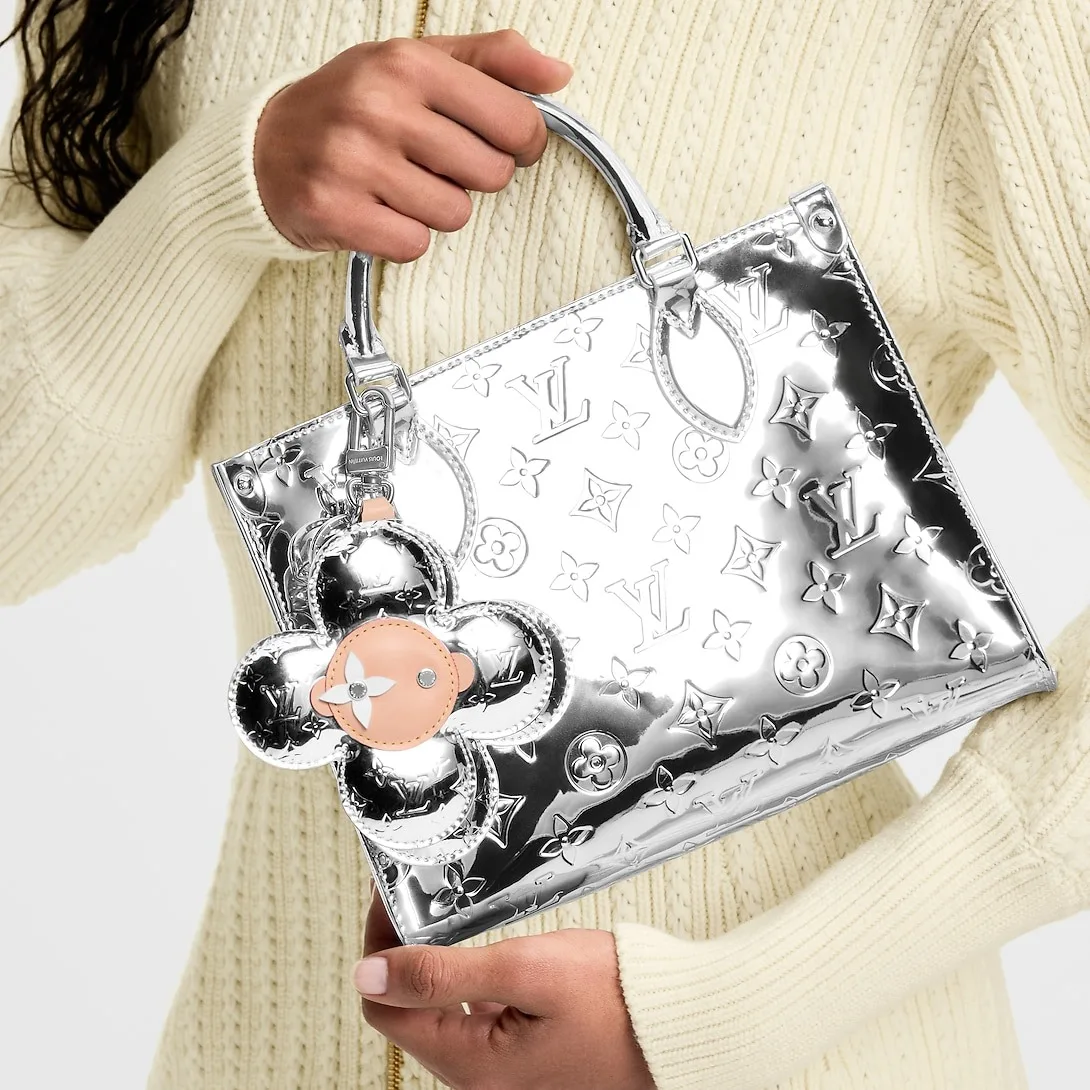 Alternative view of Louis Vuitton Vivienne Head Mng Mirror Key Holder Silver Hardware