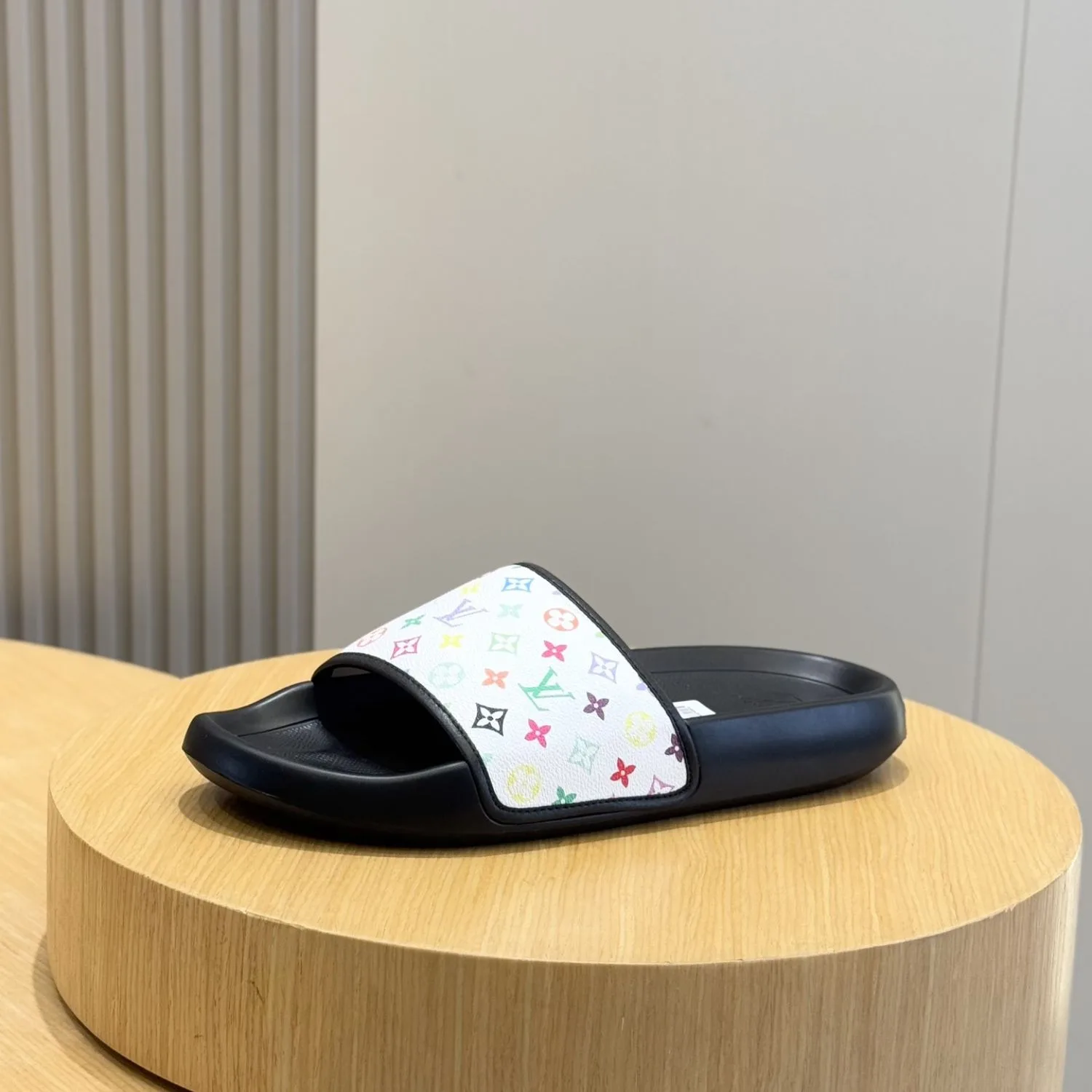 Alternative view of Louis Vuitton Waterfront Mule White Multicolored