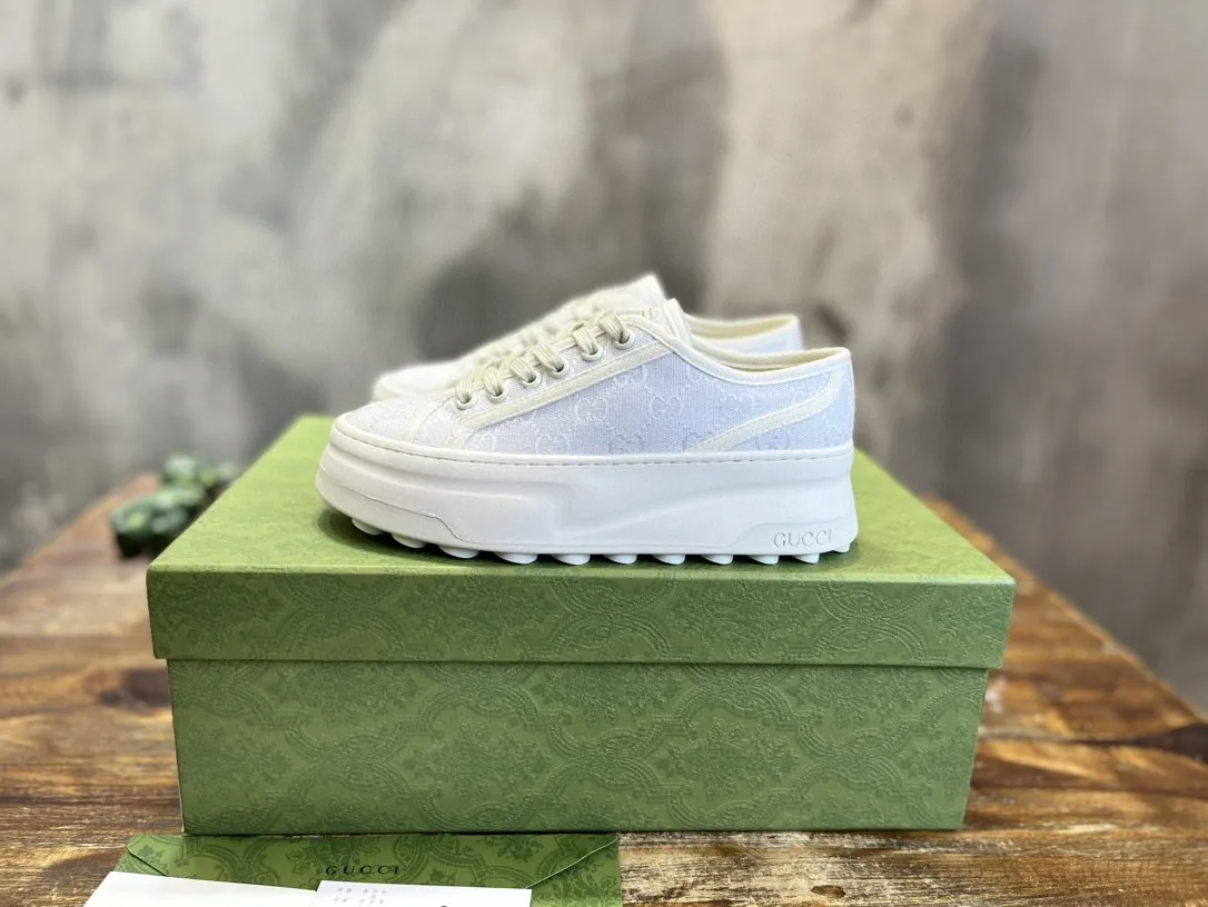Gucci Low-Cut Sneaker Light Blue - Image 5