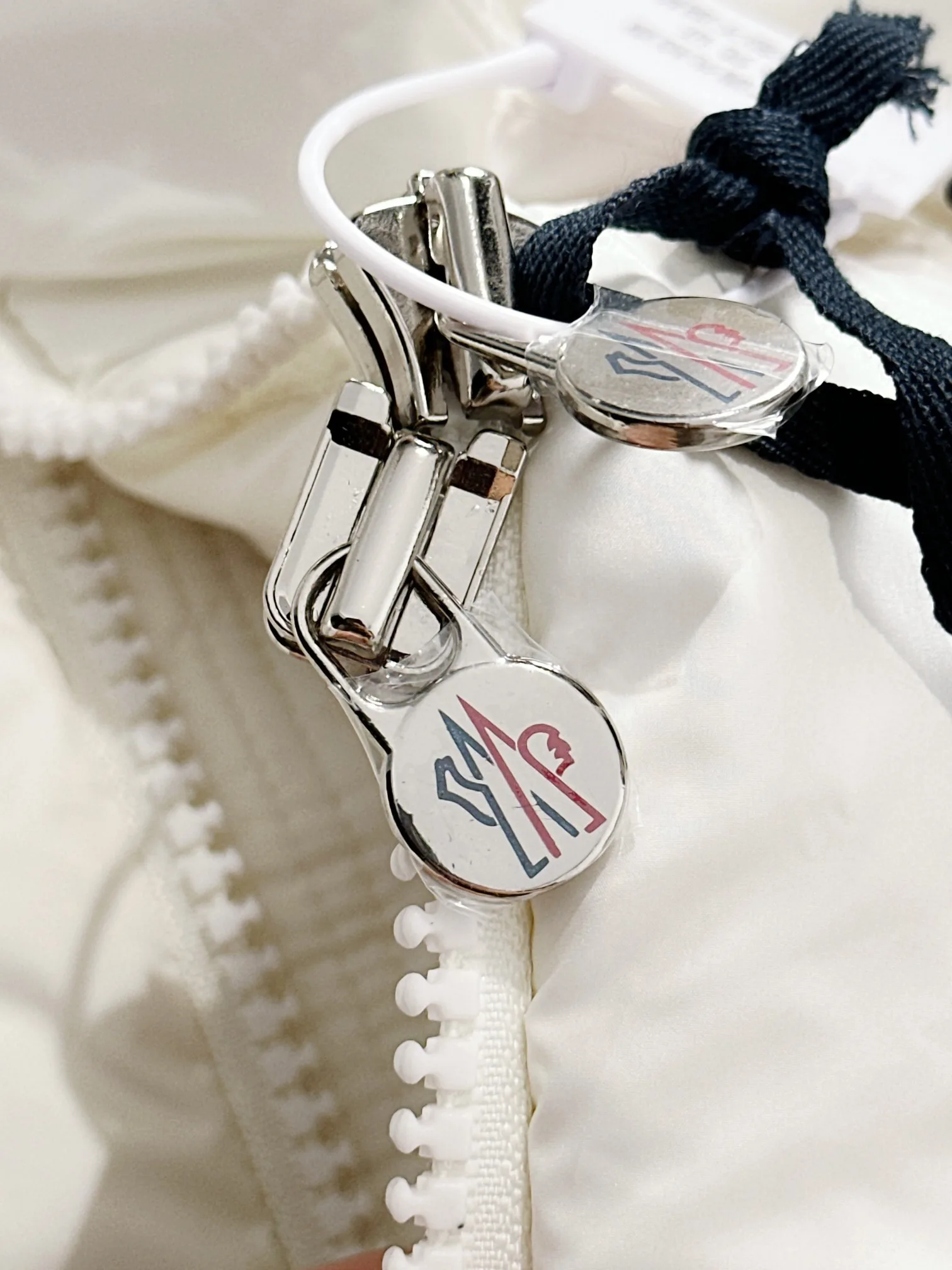 Moncler Maya 70 Hooded Short Down Jacket White - Image 10