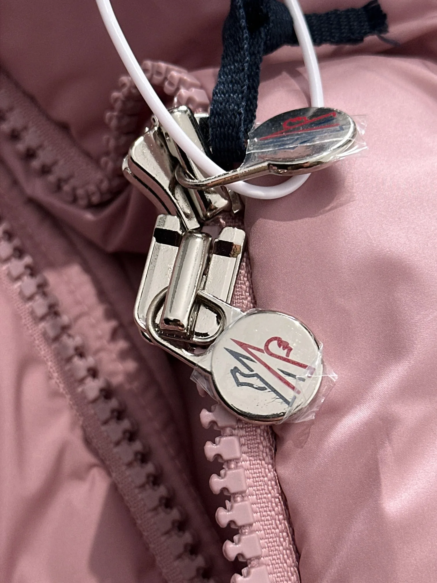 Moncler Maya 70 Short Down Jacket Pink - Image 10