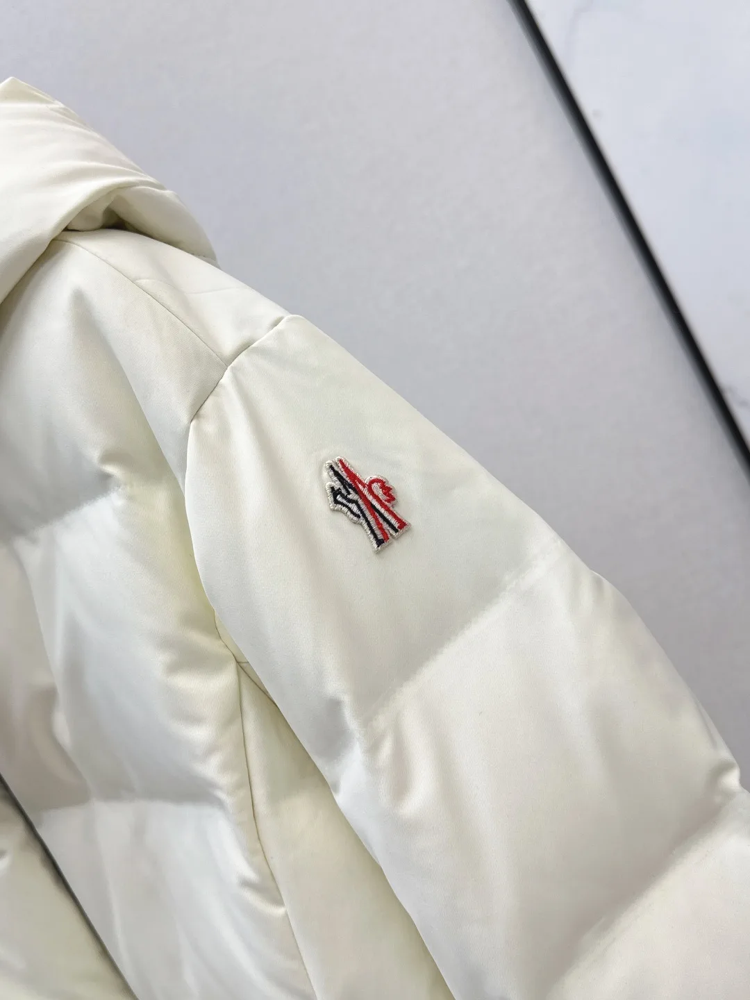 Moncler Tolima Hooded Down Ski Jacket White - Image 10