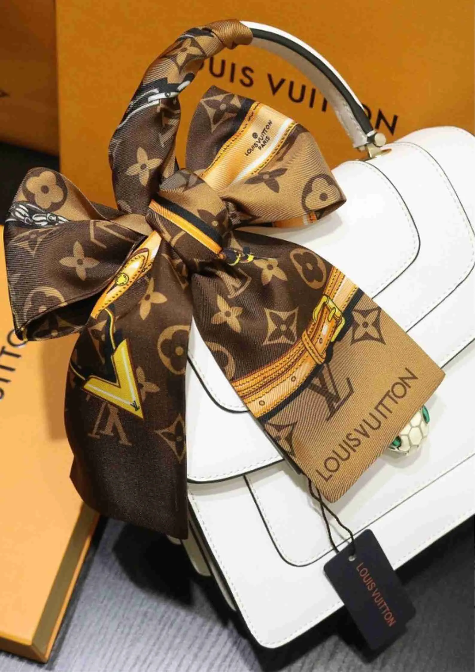 Louis Vuitton Monogram Confidential Bandeau Brown - Image 5