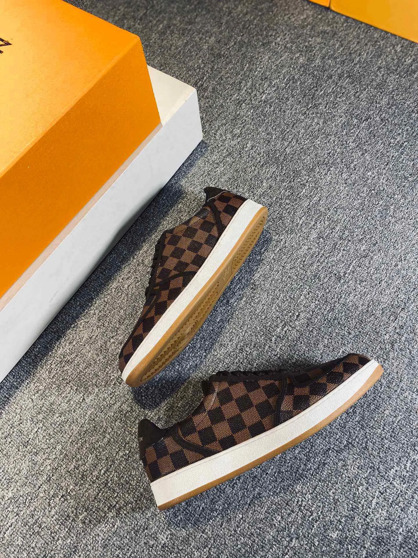 Louis Vuitton Rivoli Sneaker Brown - Image 6