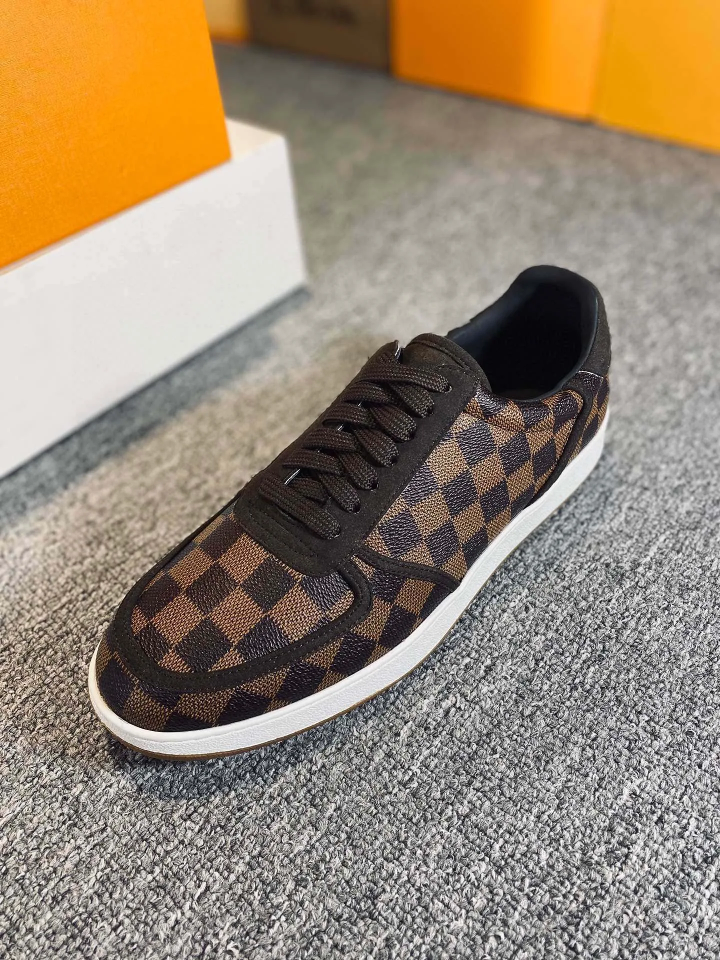 Louis Vuitton Rivoli Sneaker Brown - Image 4