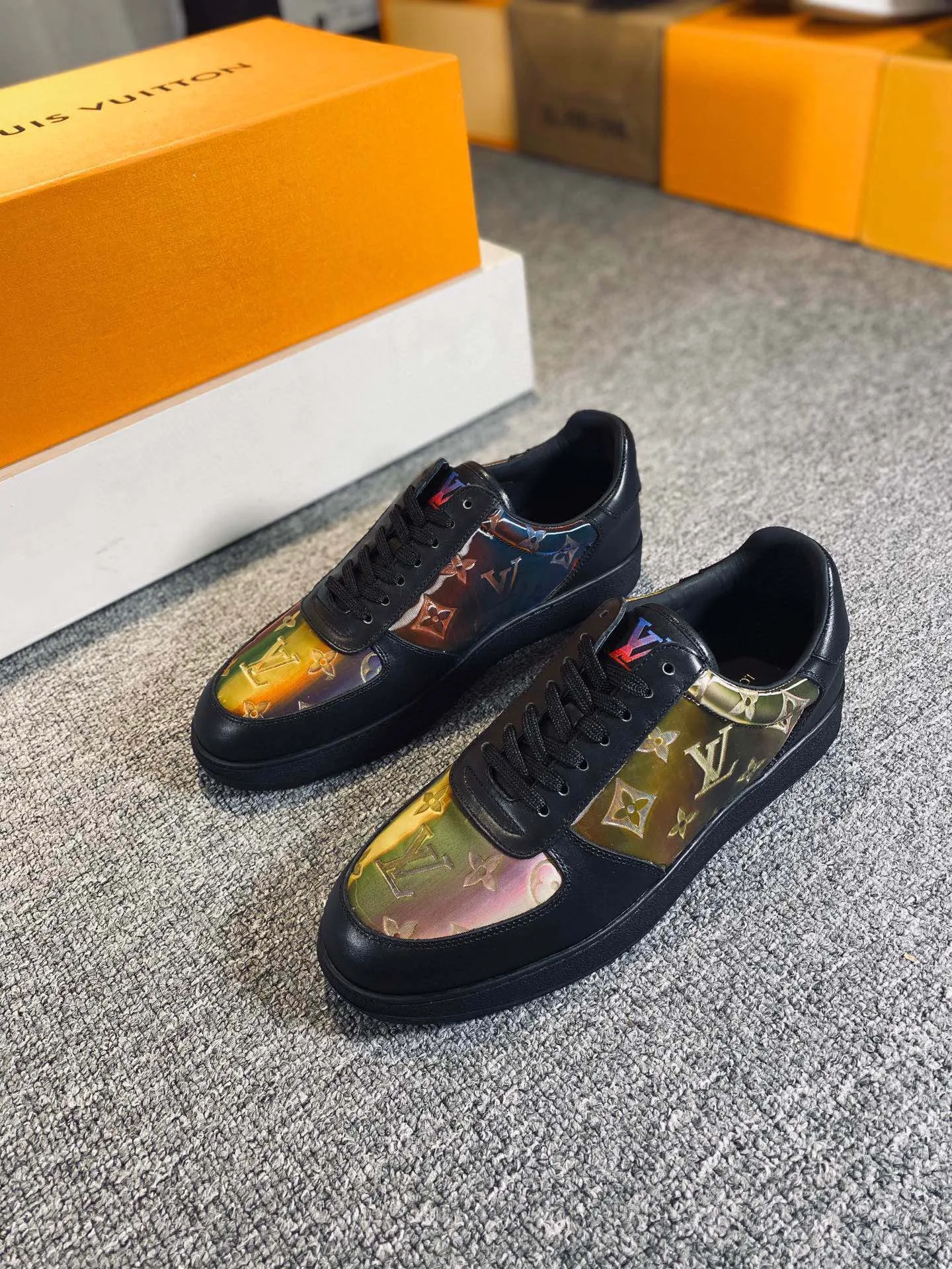 Louis Vuitton Rivoli Sneaker Multicolor - Image 8