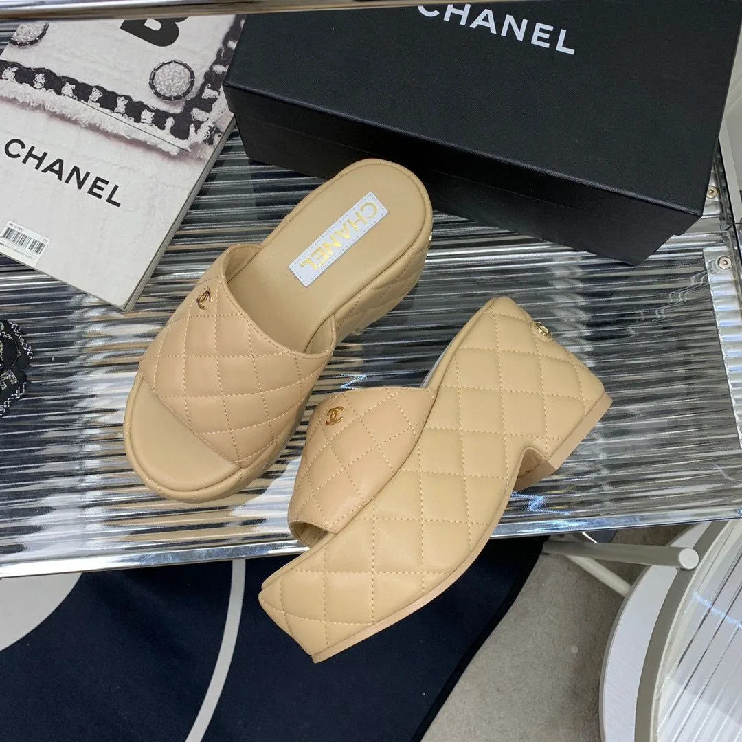 Alternative view of Chanel Platform Slide Beige /