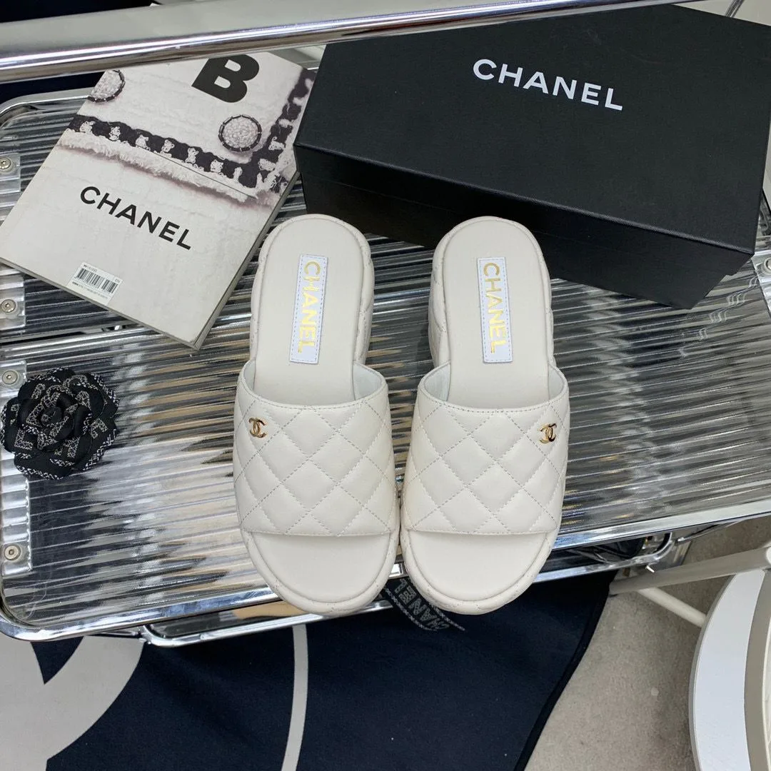 Alternative view of Chanel Platform Slide White /