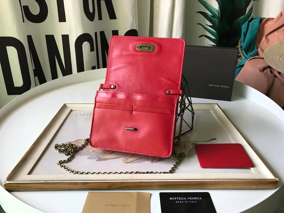 Bottega Veneta Crossbody Red - Image 4