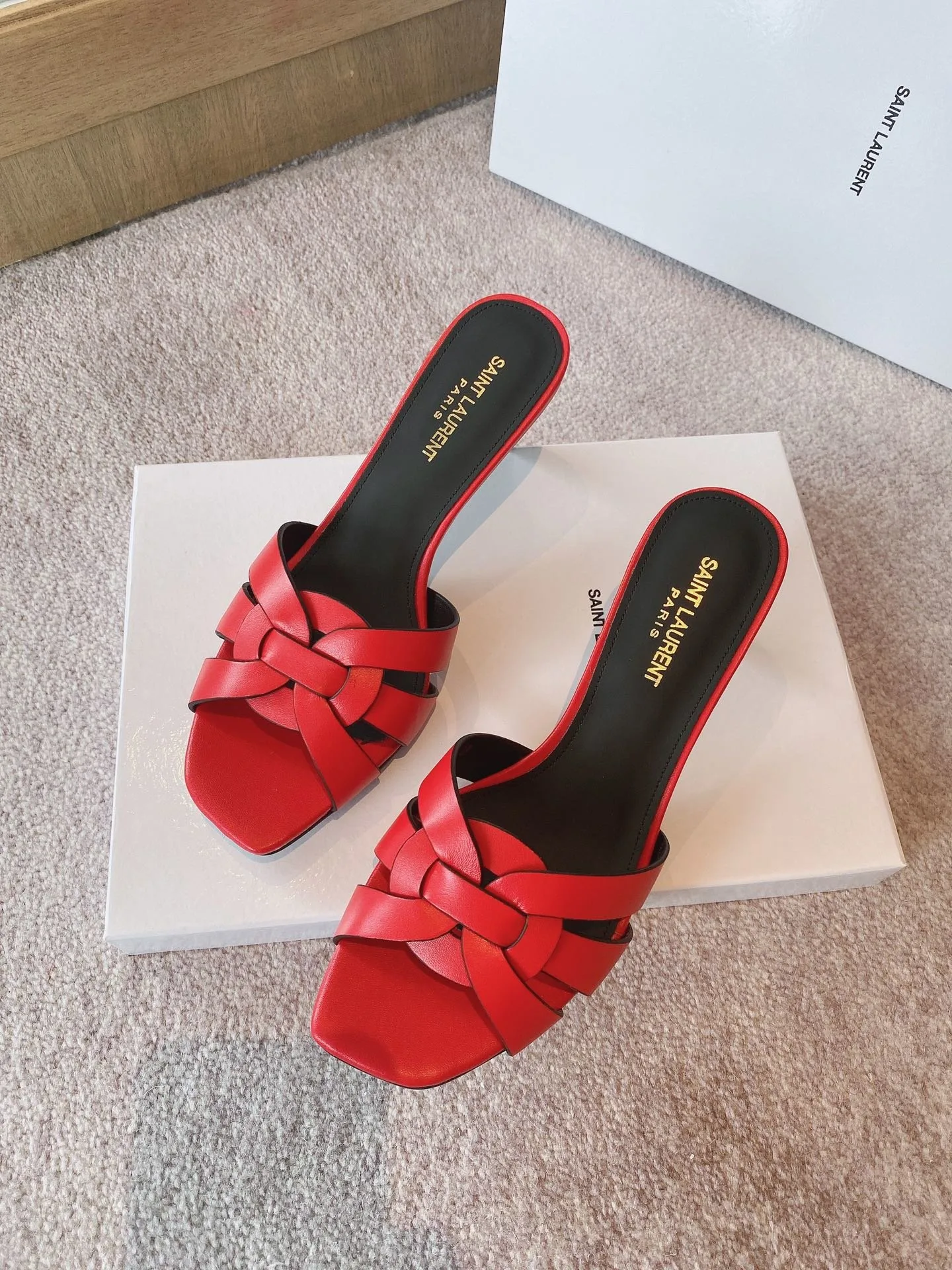 Saint Laurent Tribute