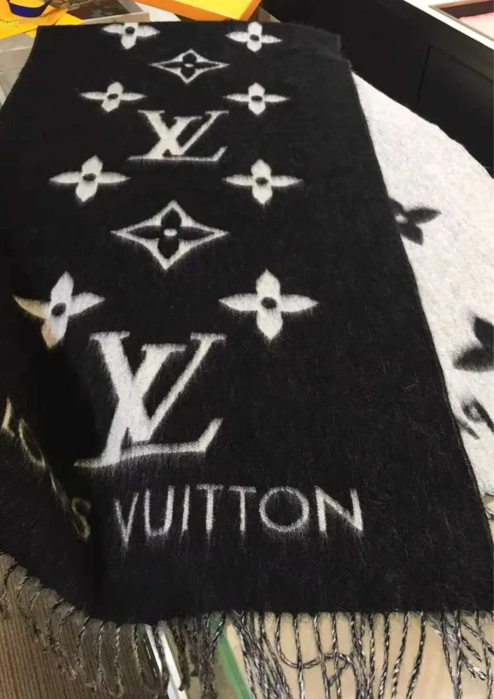 Louis Vuitton Reykjavik Scarf Black - Image 2