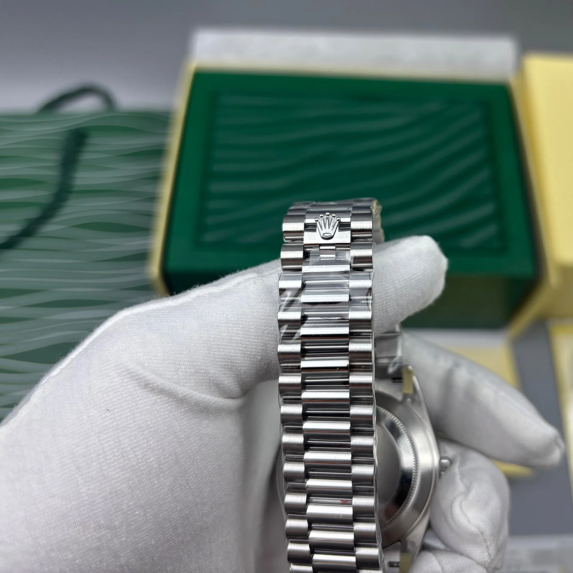 Rolex Day-Date 40 Watch Silver Toned Olive Green Dial -0020 - Image 4