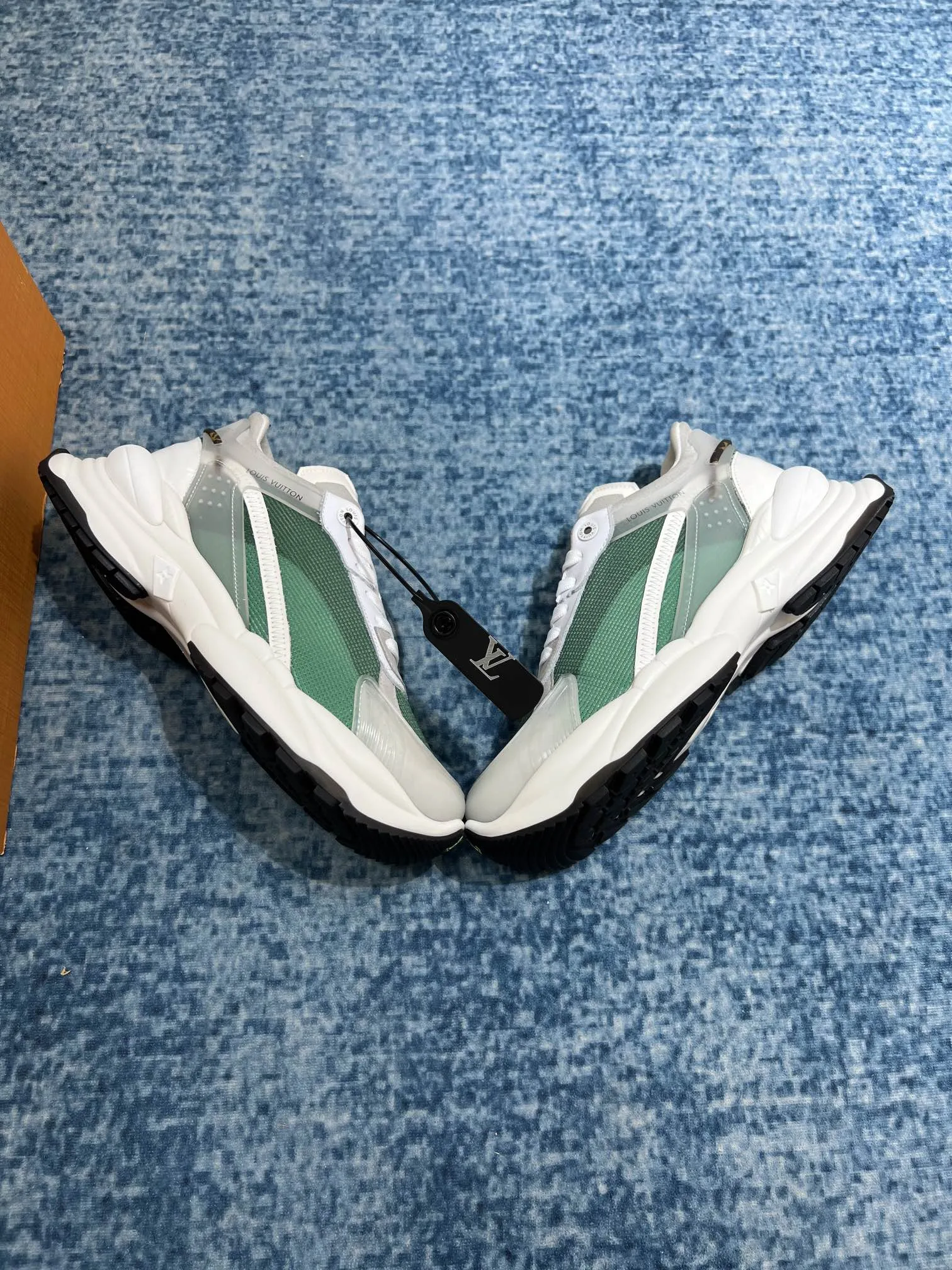 Louis Vuitton Run 55 Sneaker Green - Image 6
