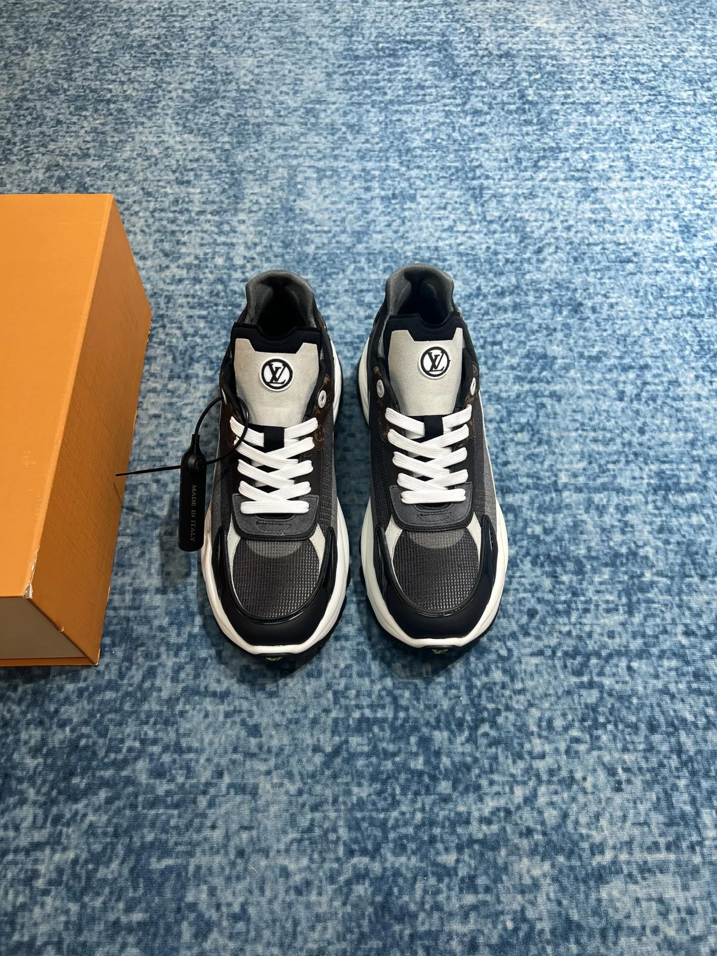 Louis Vuitton Run 55 Sneaker Blue 1ABHQF - Image 6