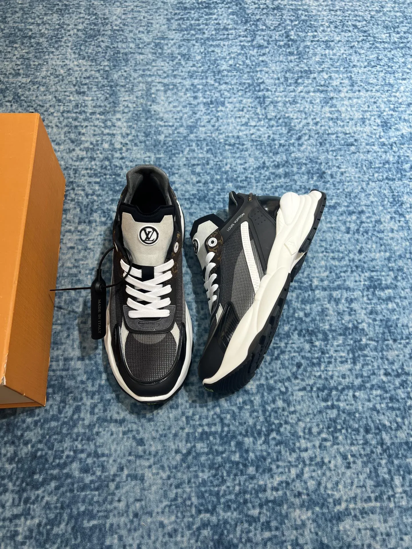 Louis Vuitton Run 55 Sneaker Blue 1ABHQF - Image 8