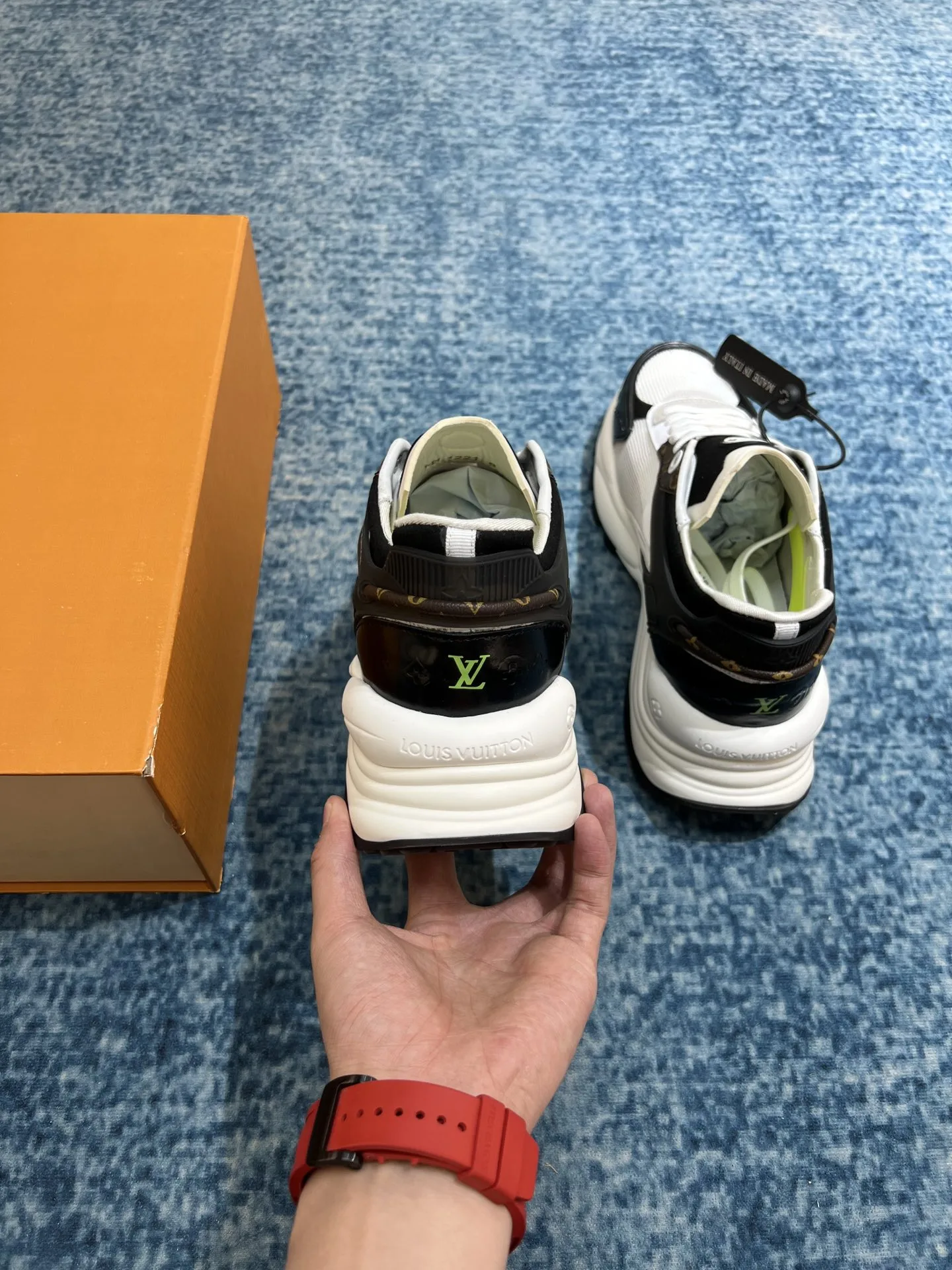 Louis Vuitton Run 55 Sneaker White And Black - Image 4