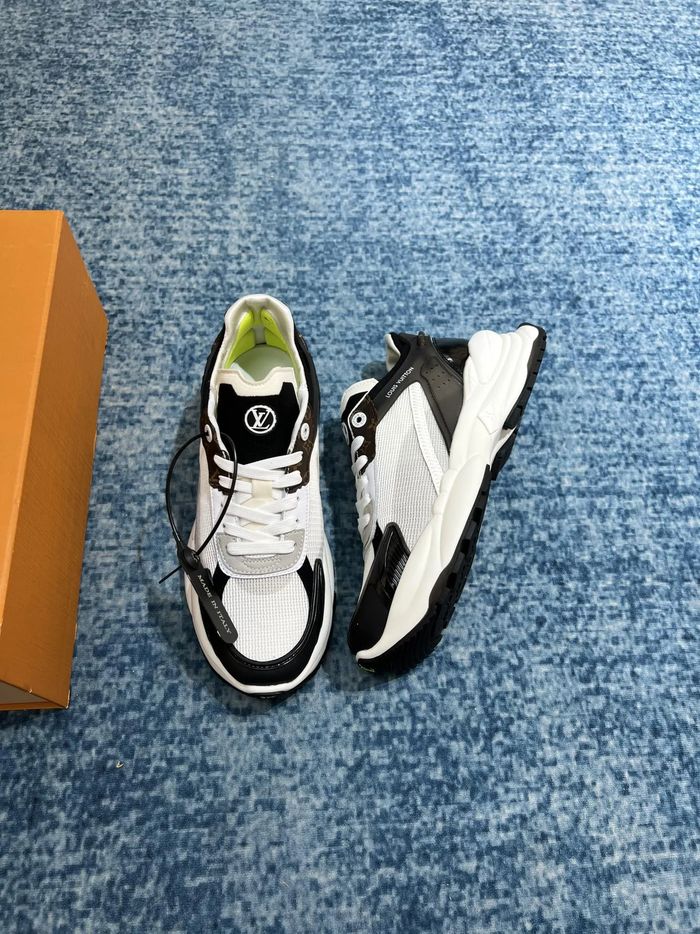 Louis Vuitton Run 55 Sneaker White And Black - Image 6