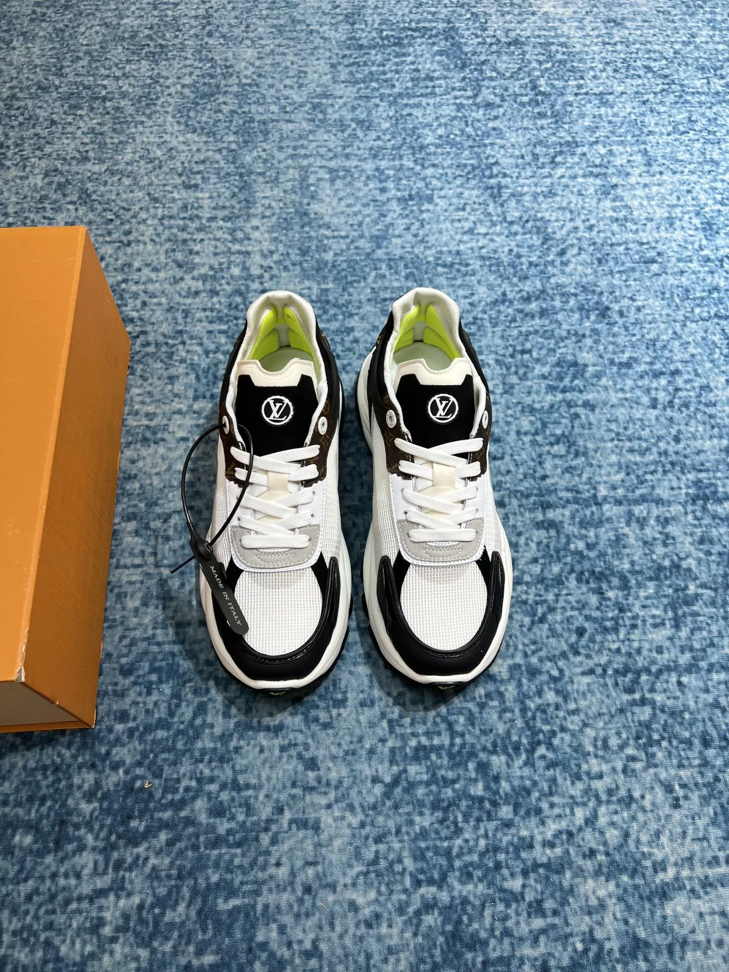 Louis Vuitton Run 55 Sneaker White And Black - Image 7