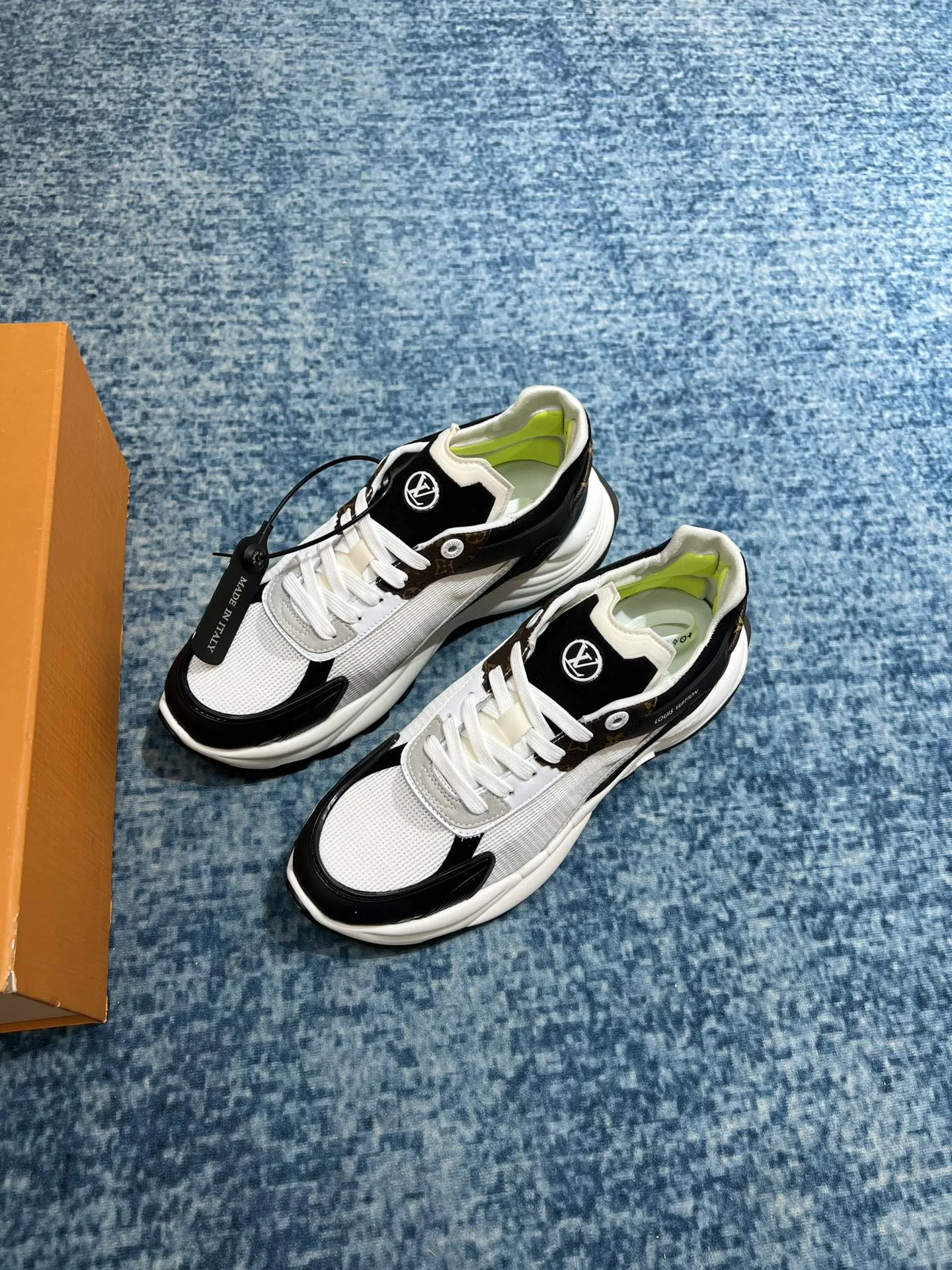 Louis Vuitton Run 55 Sneaker White And Black - Image 8