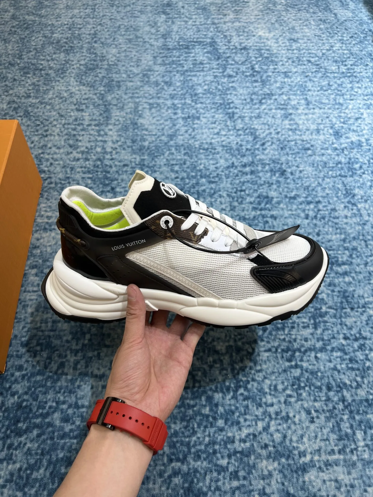Louis Vuitton Run 55 Sneaker White And Black - Image 9