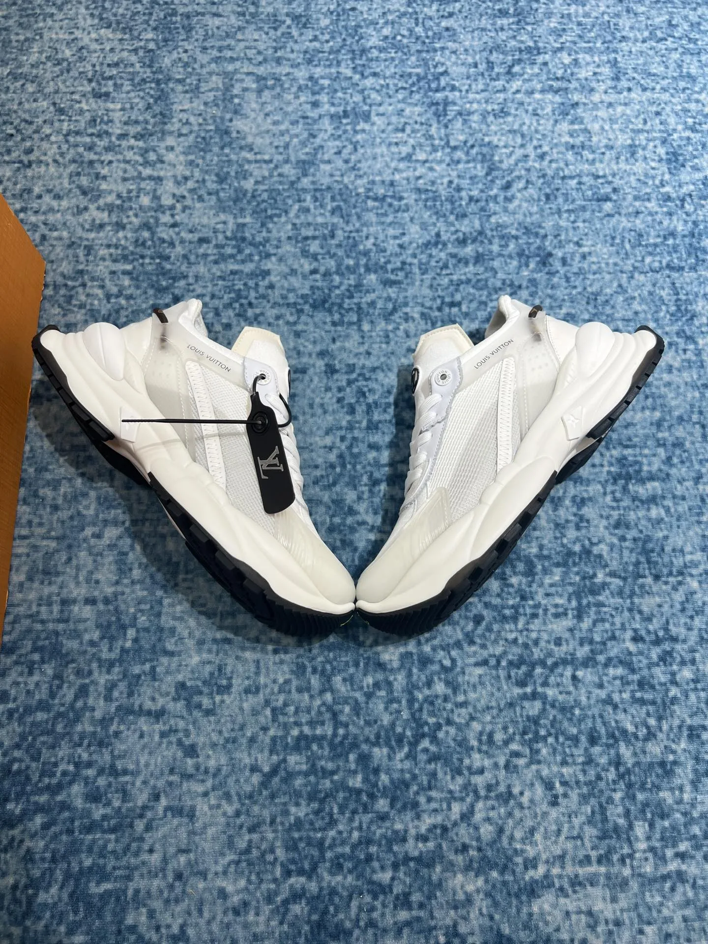 Louis Vuitton Run 55 Sneaker White 1AASDF - Image 5