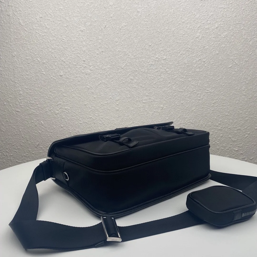 Saffiano Shoulder Bag Black / - Image 5