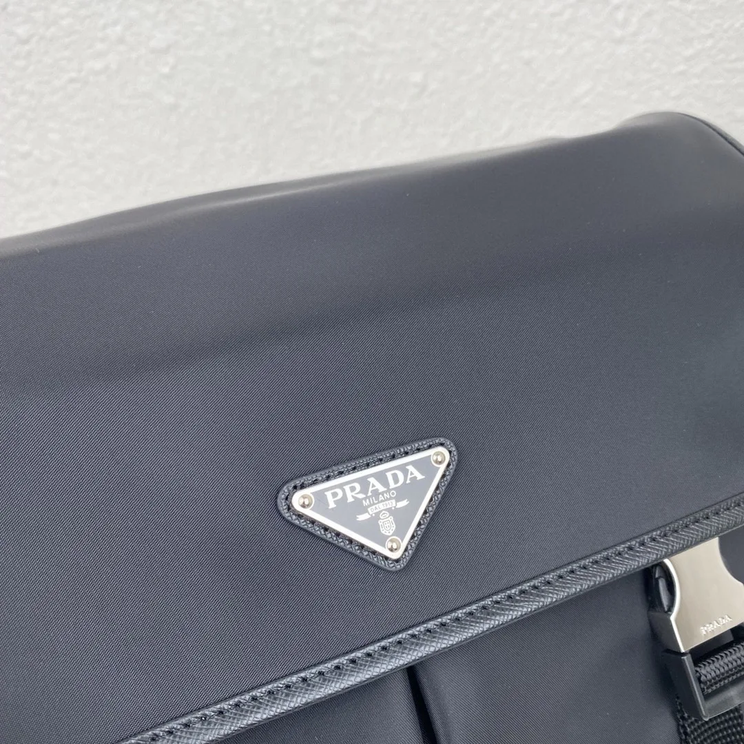 Saffiano Shoulder Bag Black / - Image 7