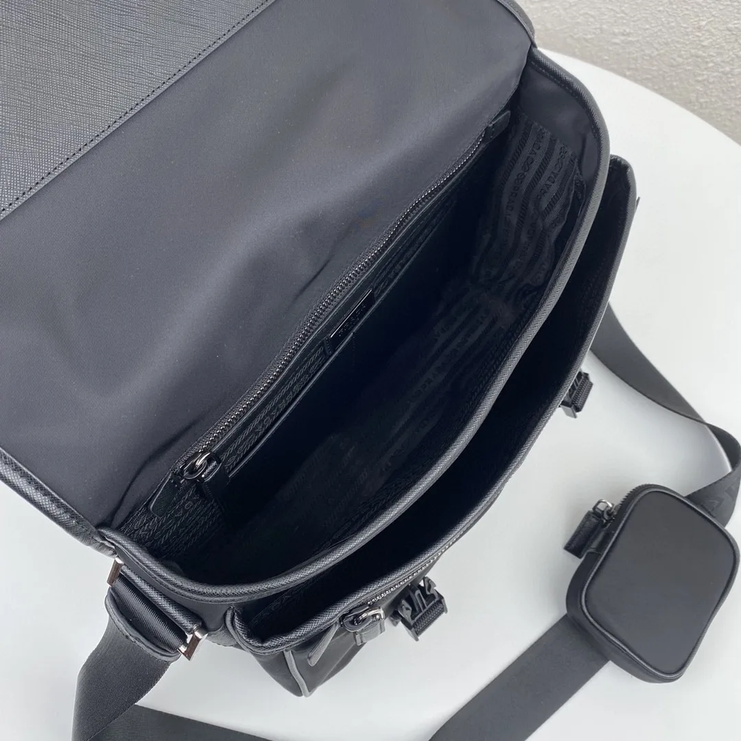 Saffiano Shoulder Bag Black / - Image 9