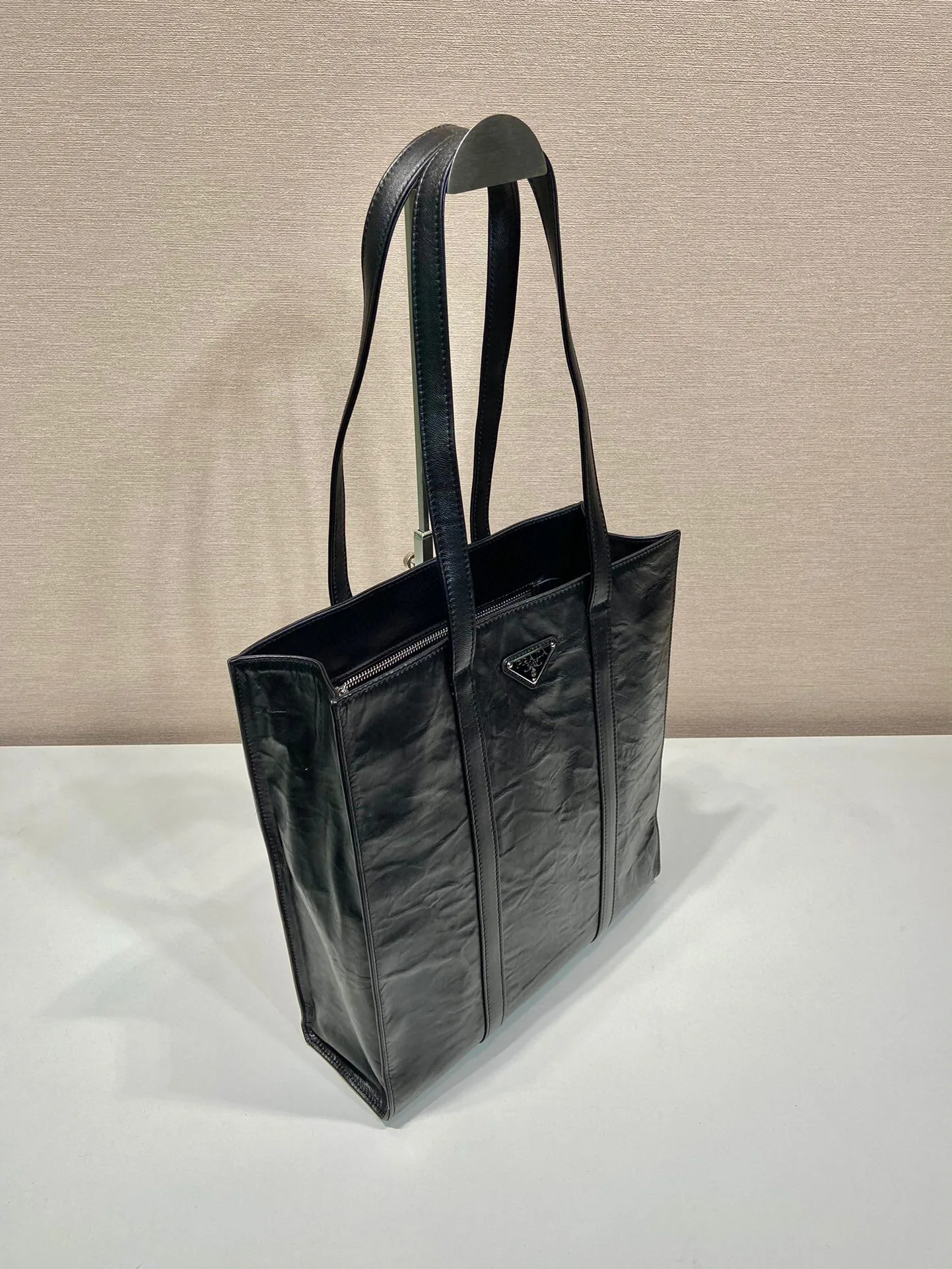 Small Antiqued Nappa Tote Bag In Black / 1BG459_UVL_F0002_V_OOO - Image 5