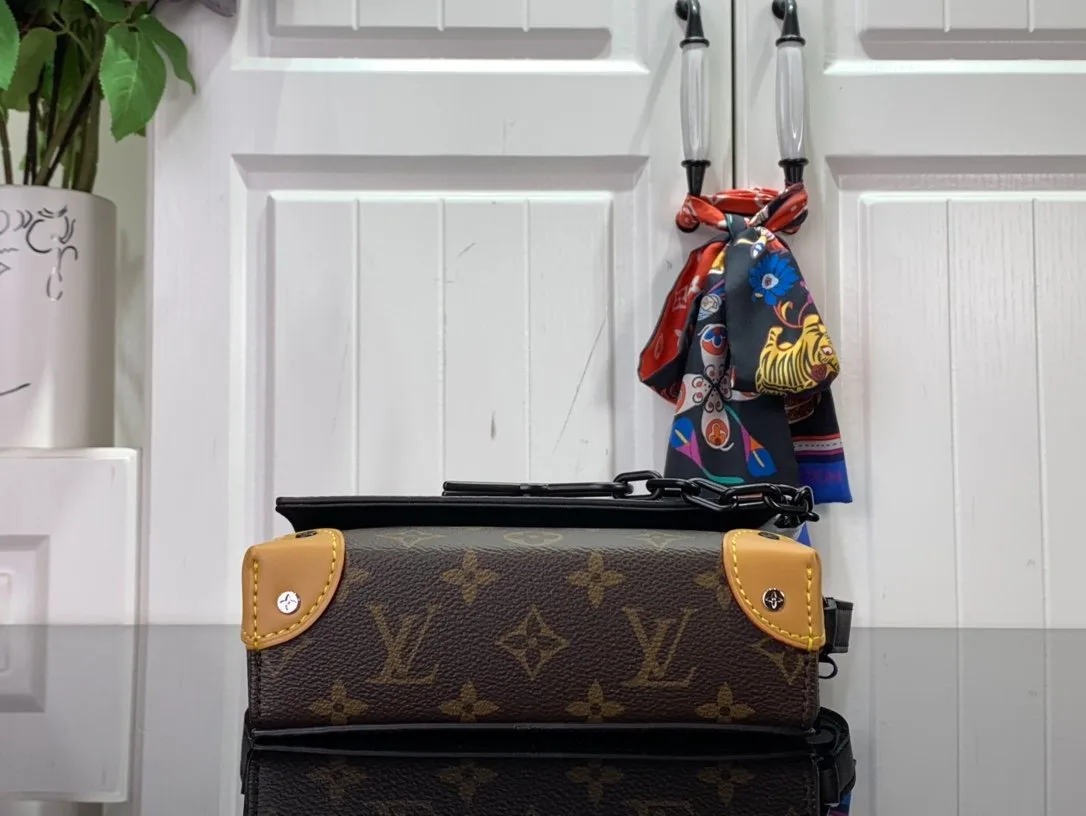 Louis Vuitton Steamer Wearable Wallet Brown / - Image 5