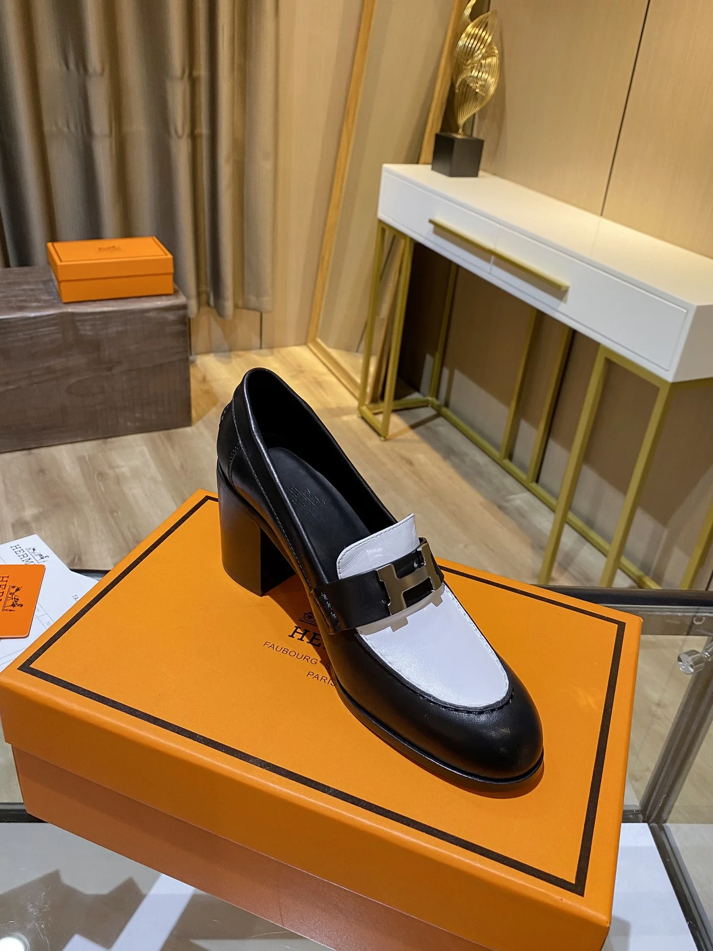 Hermes Loafers White/ Black - Image 5