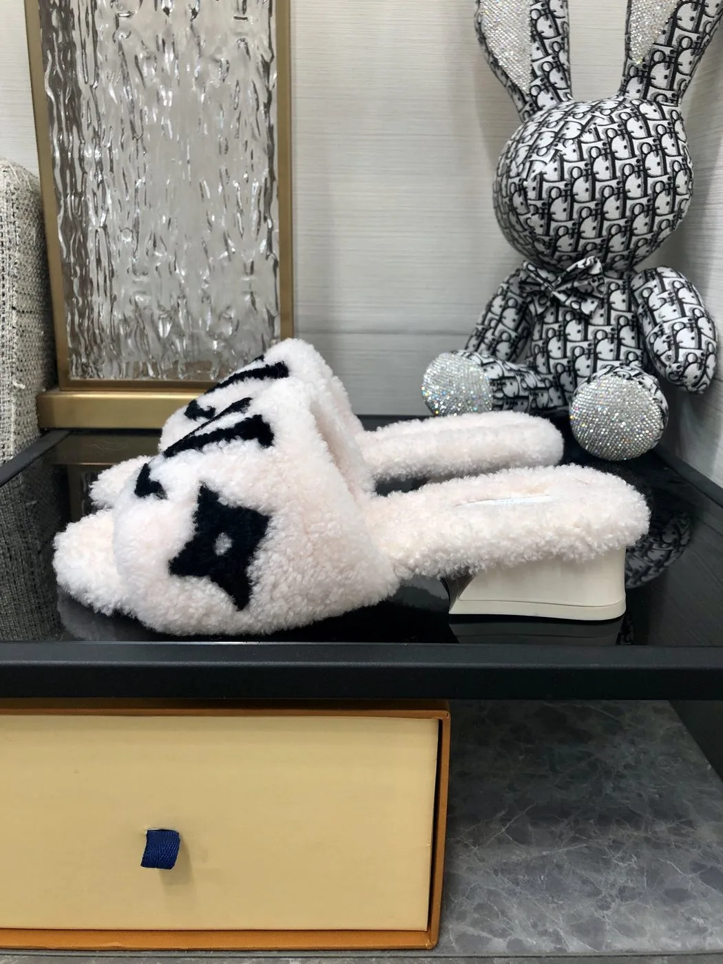 Alternative view of Louis Vuitton Women’s Magnetic Mule White