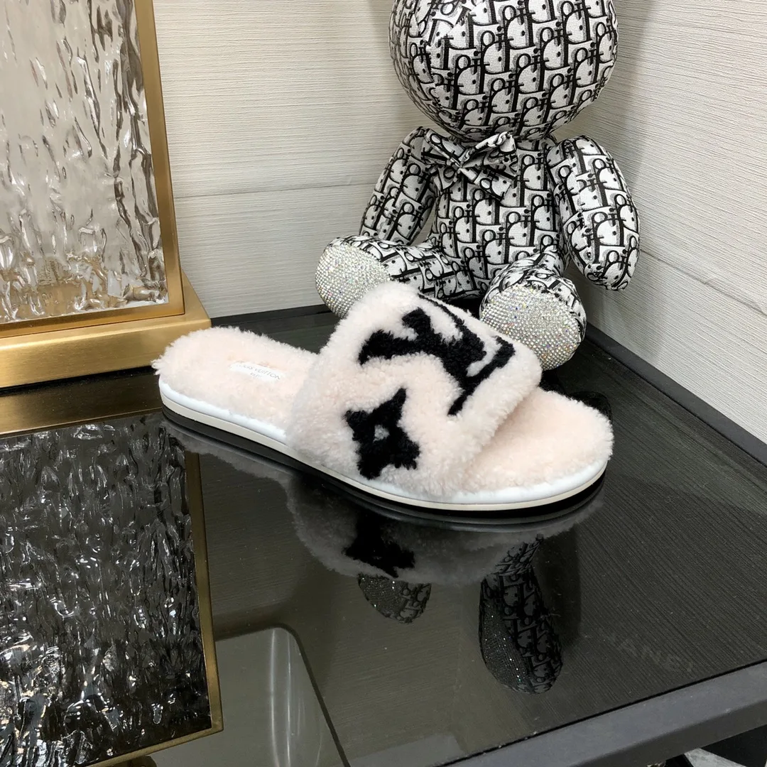 Alternative view of Louis Vuitton Women’s Magnetic Flat Mule White