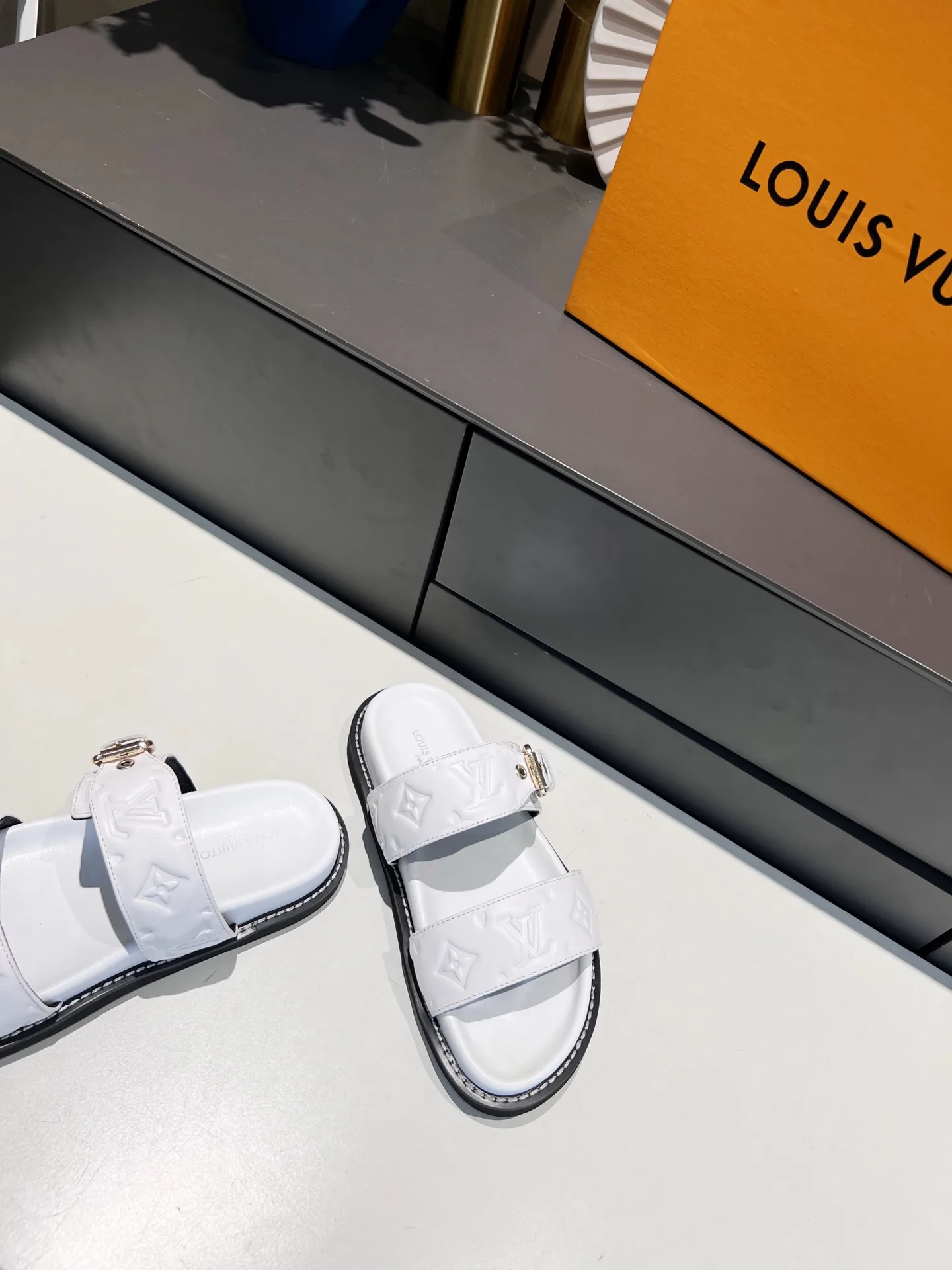 Louis Vuitton Women’s Bom Dia Flat Mule White - Image 9