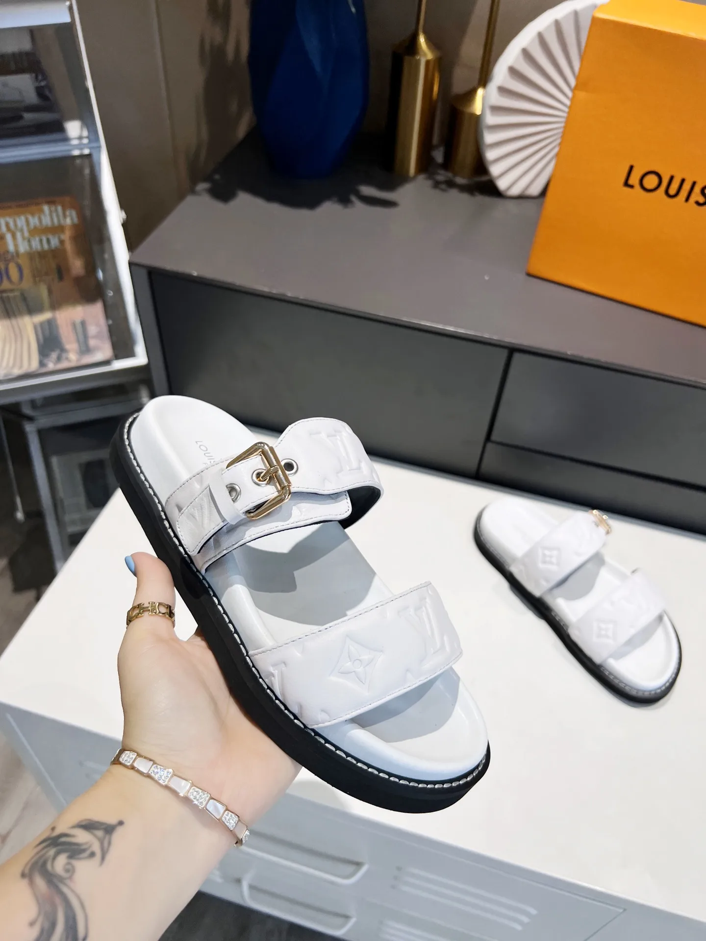 Louis Vuitton Women’s Bom Dia Flat Mule White - Image 6