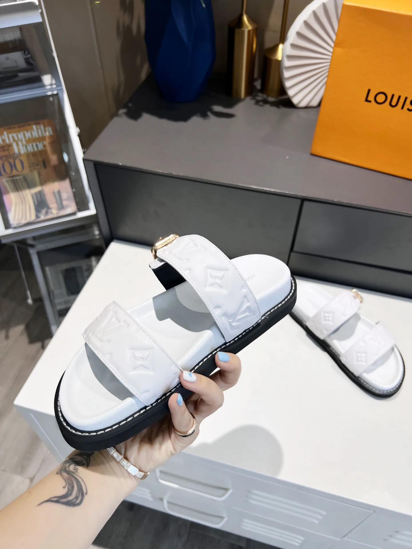 Louis Vuitton Women’s Bom Dia Flat Mule White - Image 5