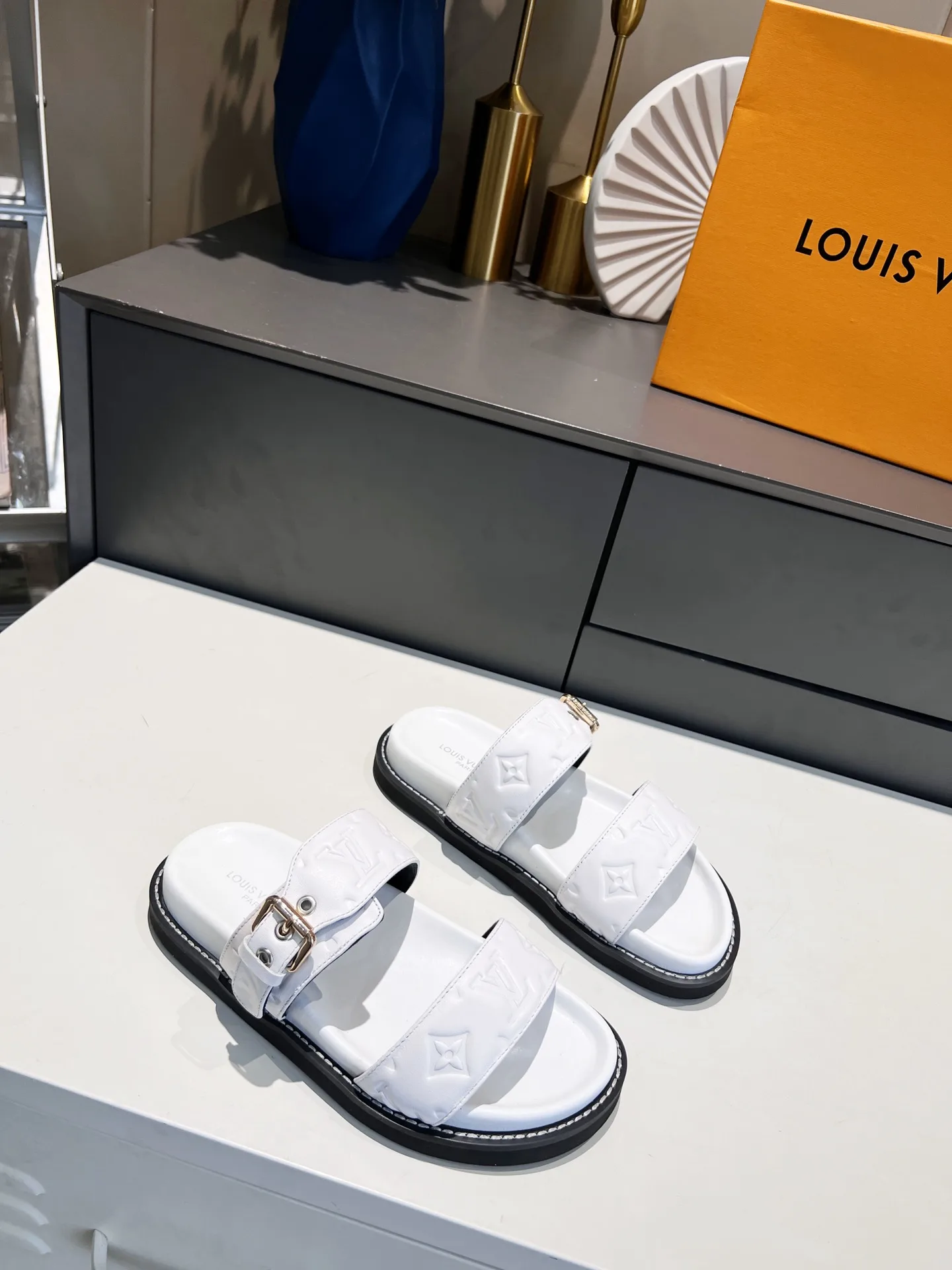 Louis Vuitton Women’s Bom Dia Flat Mule White - Image 3