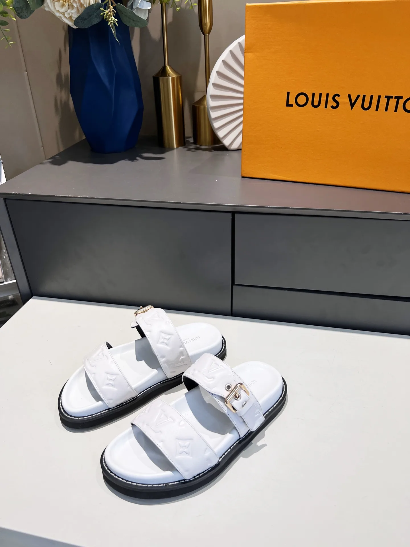 Alternative view of Louis Vuitton Women’s Bom Dia Flat Mule White
